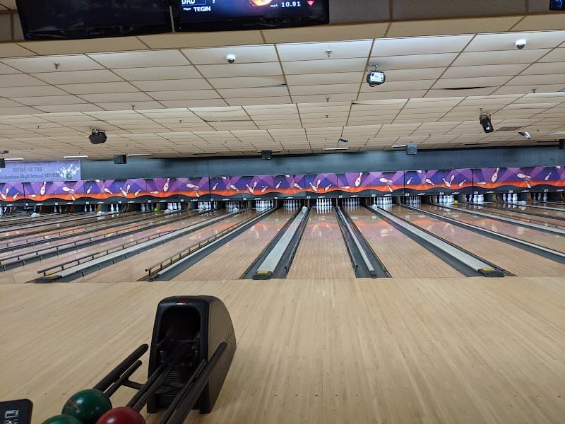 Interior view of AMF Kissimmee Lanes bowling alley