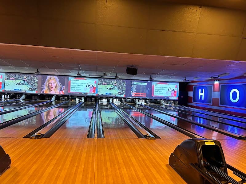 Interior view of AMF Star Lanes - Asheville bowling alley