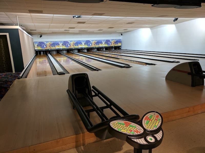 Interior view of Big Al's Bowling & Bar bowling alley