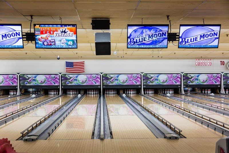Interior view of Bowladrome Twin Falls bowling alley