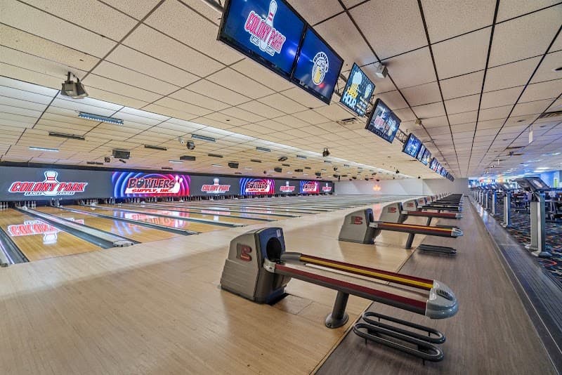 Interior view of Colony Park Lanes & Games bowling alley