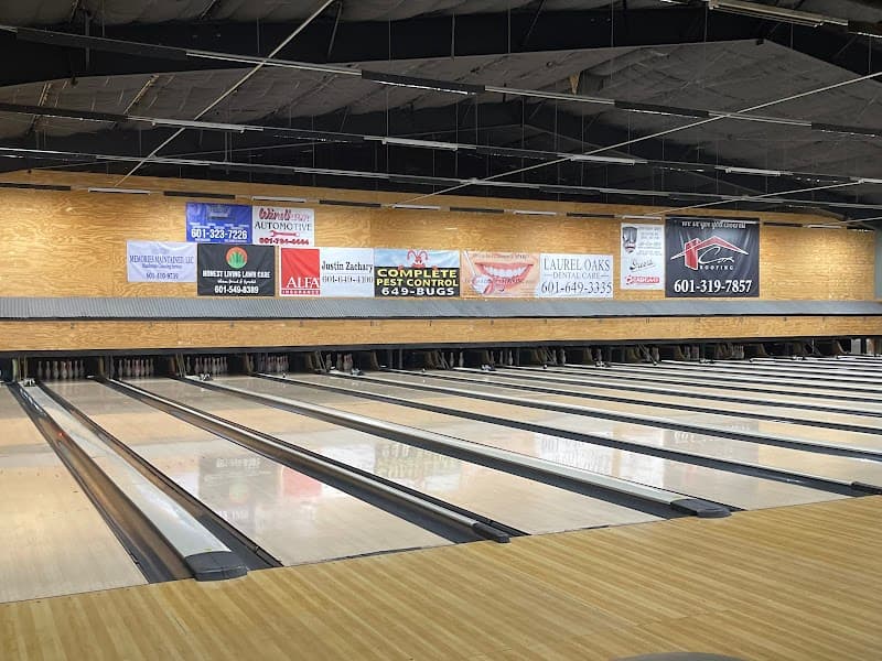 Interior view of Country Lanes Bowling bowling alley