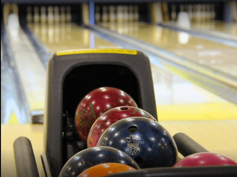 Interior view of Hi-Skore Lanes & Bar bowling alley