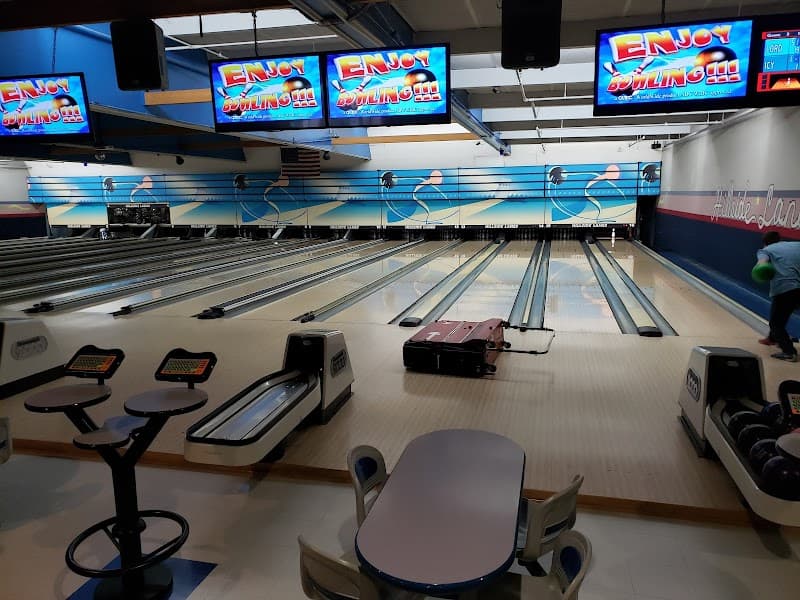 Interior view of Hillside Lanes & Lane 17 bowling alley