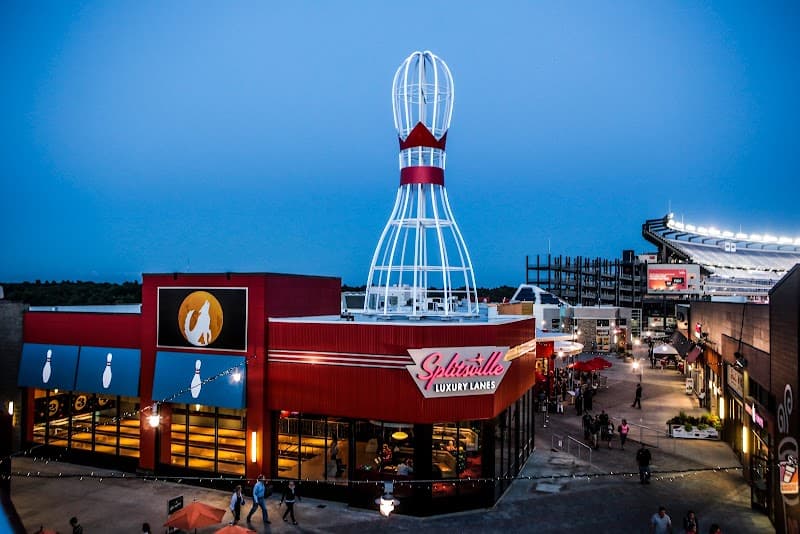 Interior view of Howl Splitsville Golf Suites Foxborough bowling alley