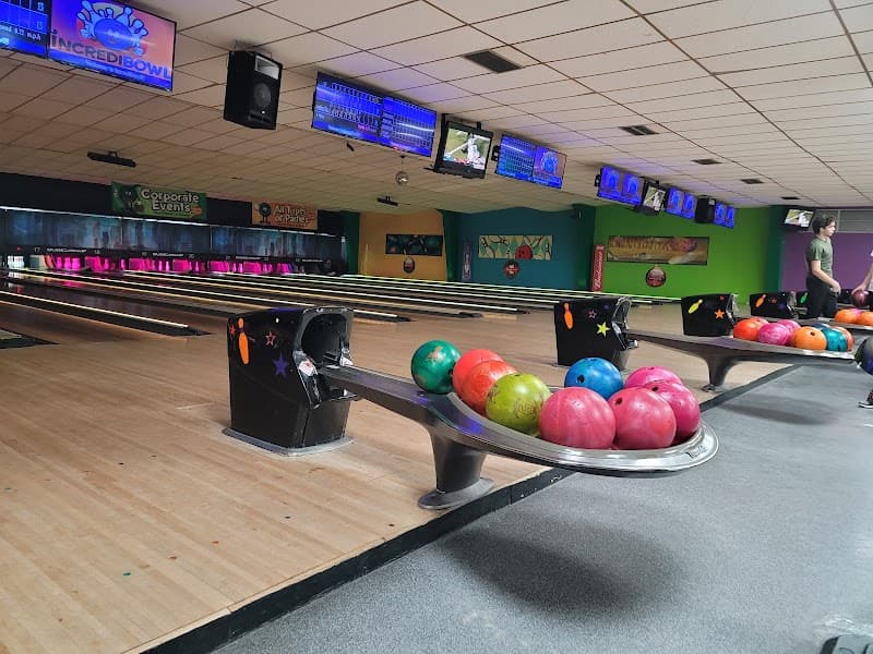 Interior view of Incredibowl Pickle & Padel bowling alley