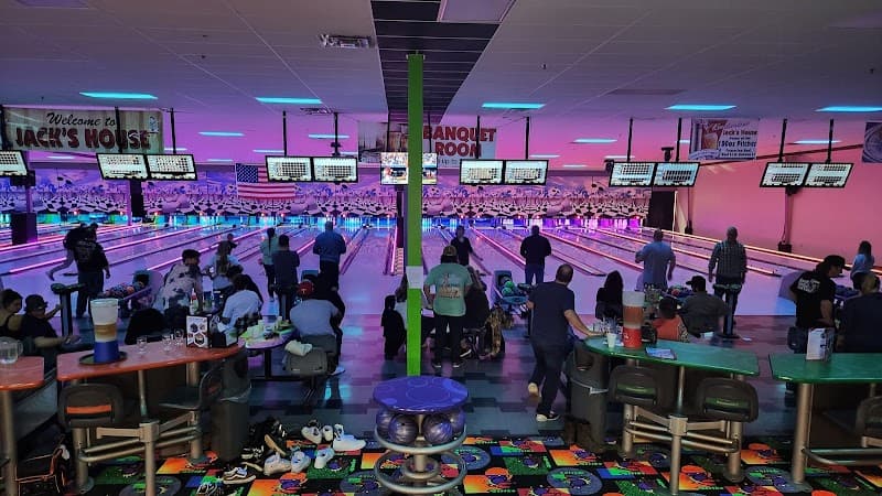Interior view of Jack's House Bowling bowling alley