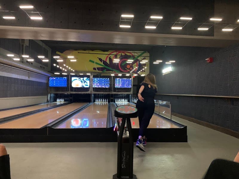 Interior view of Liberty Lanes at Philadelphia Marriott Downtown bowling alley