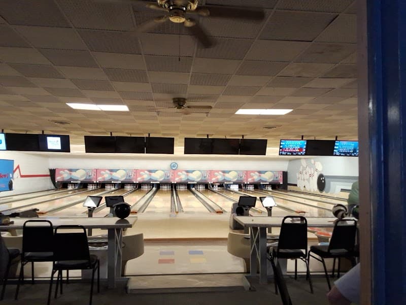 Interior view of Linn Lanes Inc bowling alley