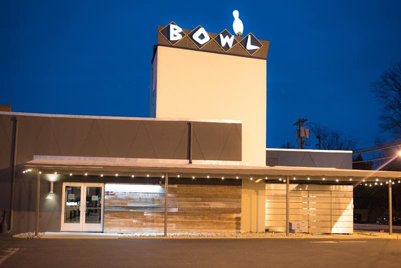 Interior view of Pinsetter Bar & Bowl bowling alley