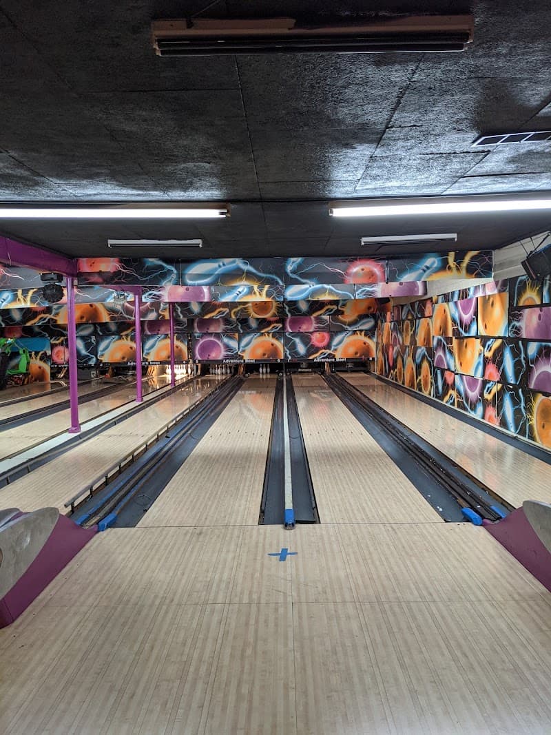 Interior view of SNOQUALMIE BOWLING bowling alley