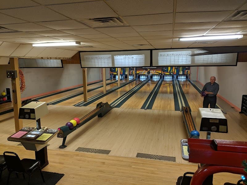 Interior view of Saengerrunde German Bowling Alley bowling alley