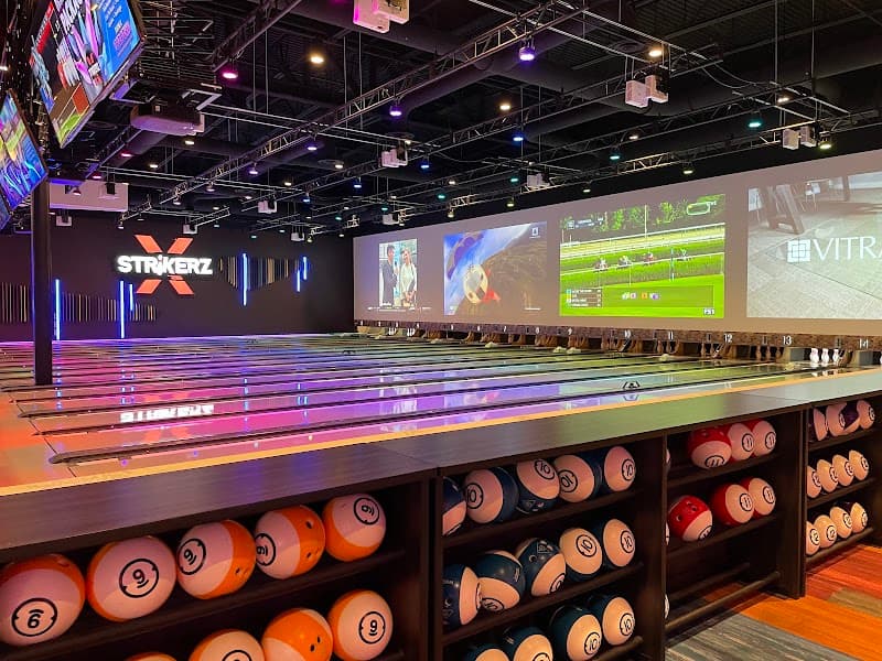 Interior view of Strikerz Bowling bowling alley