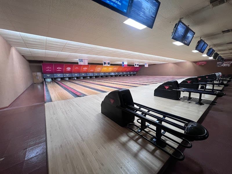 Interior view of Tenth Frame Bowl bowling alley