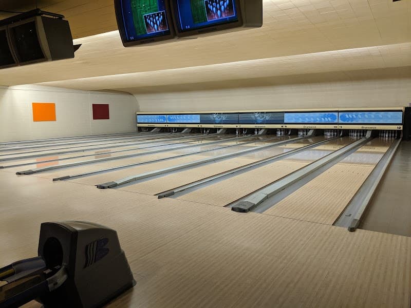 Interior view of Thunder Bowl Inc / the Shooters Pub bowling alley