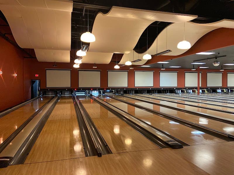 Interior view of Vero Bowl - Lanes & Lounge bowling alley
