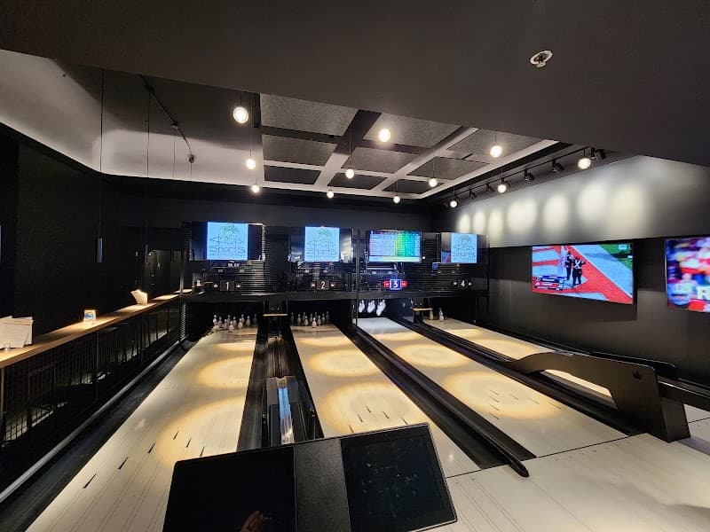 Interior view of Woodrows Duckpin Bowling bowling alley