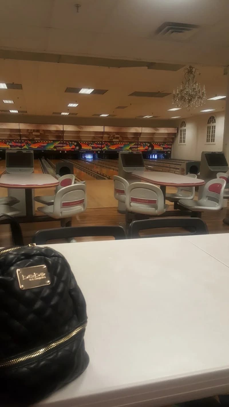 Wilmette Bowling Center Inc - Image 10