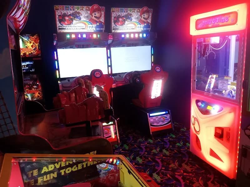 Gold Crown Lanes - Image 4