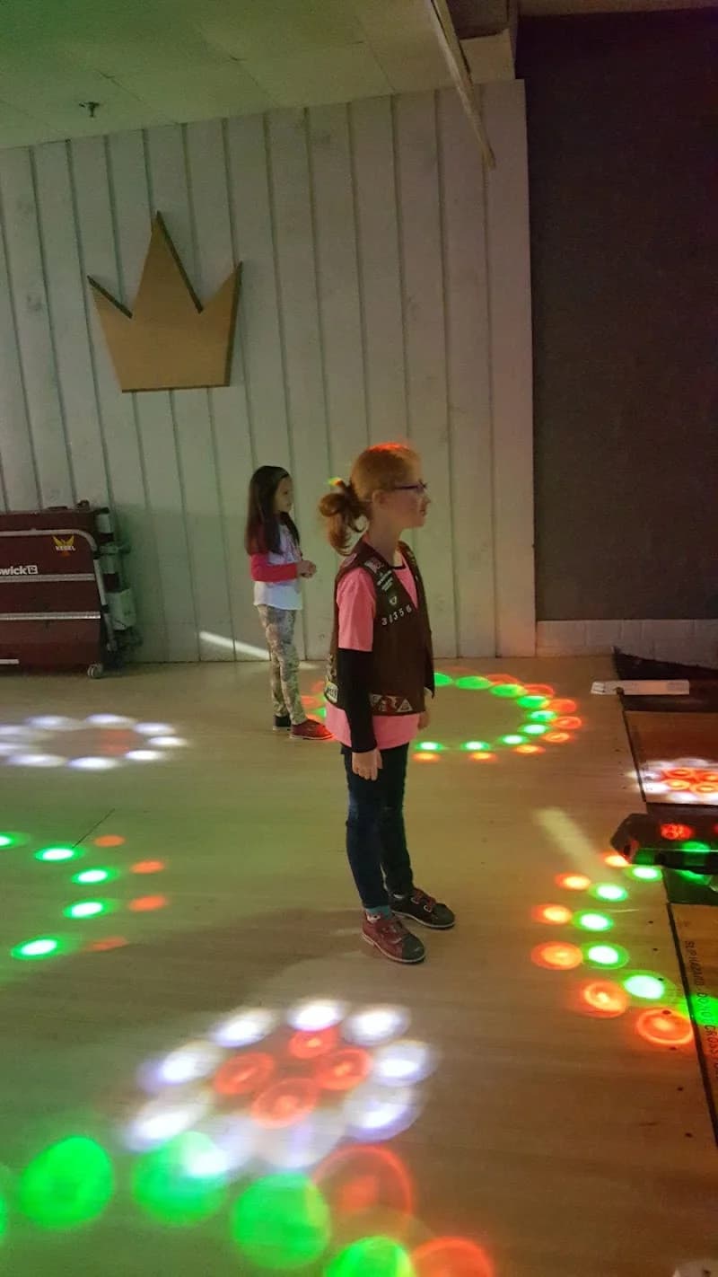 Gold Crown Lanes - Image 7