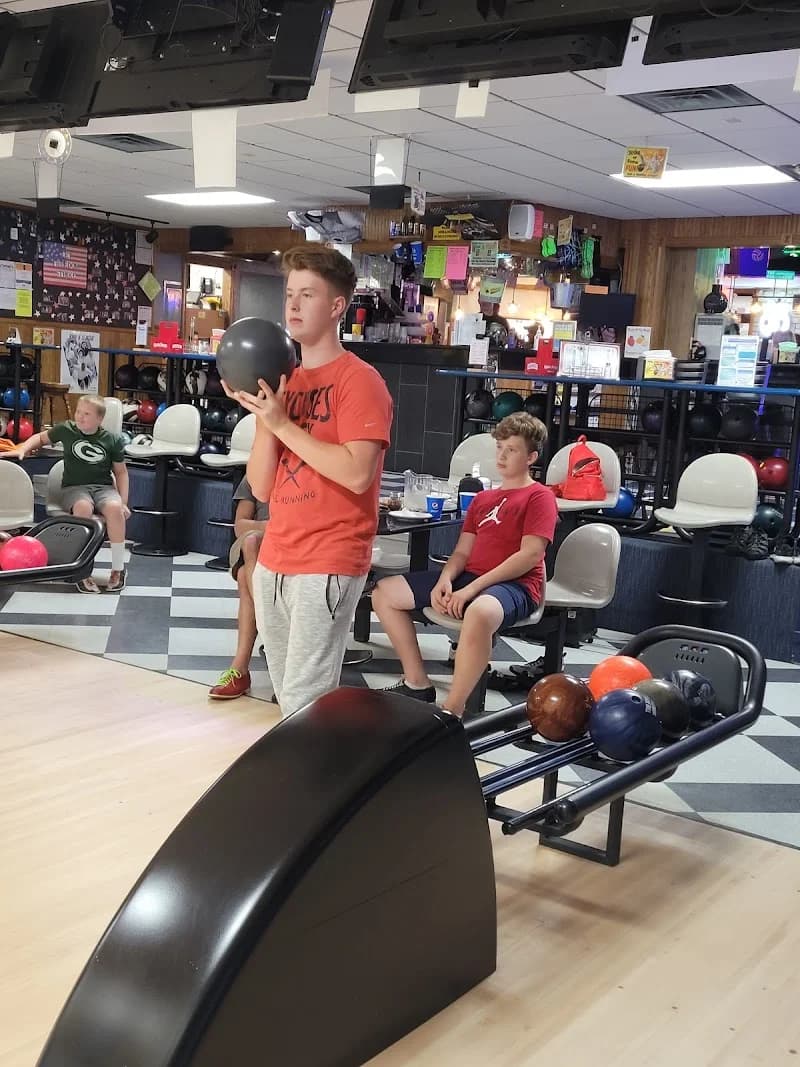 King Pin Lanes - Image 7