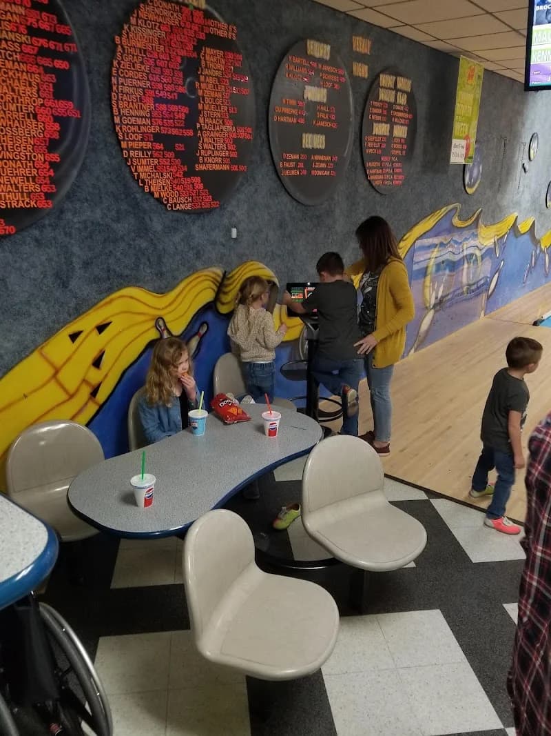 King Pin Lanes - Image 10