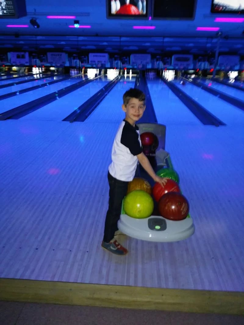 Family Bowlaway Fun Center - Image 8