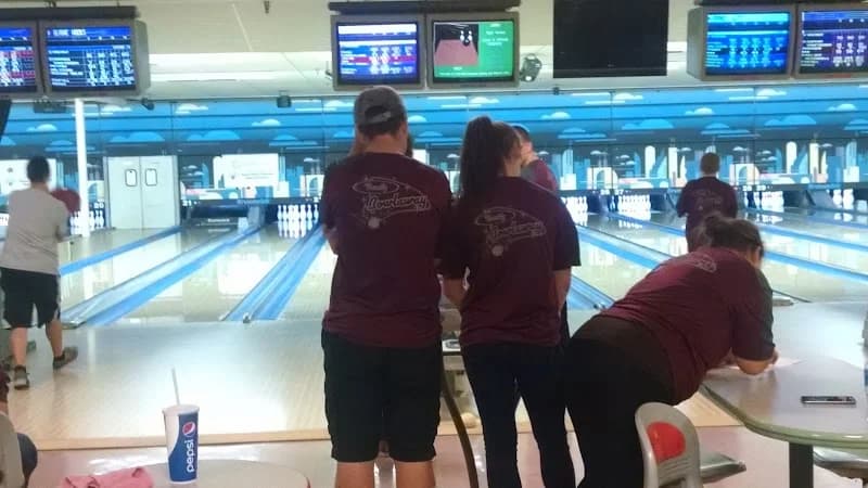 Family Bowlaway Fun Center - Image 8