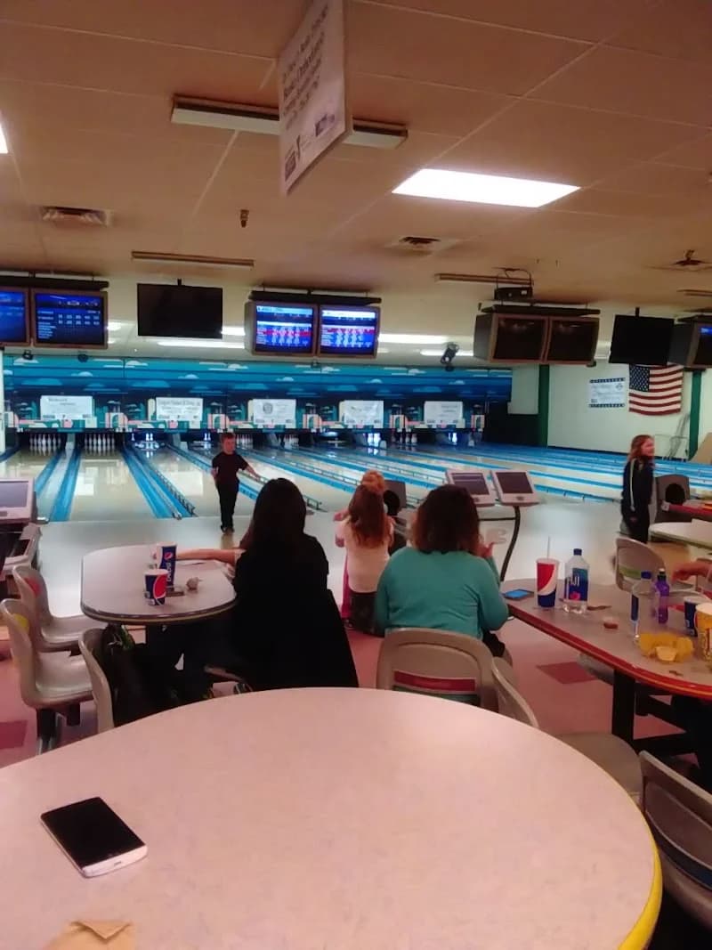 Family Bowlaway Fun Center - Image 10