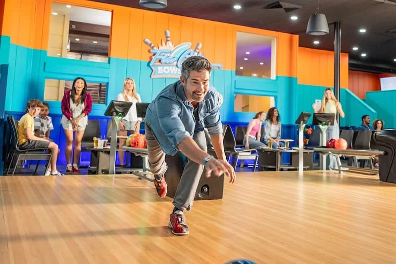 Fin City Bowling - Image 1
