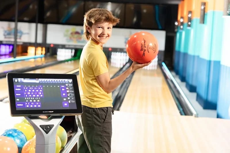 Fin City Bowling - Image 7
