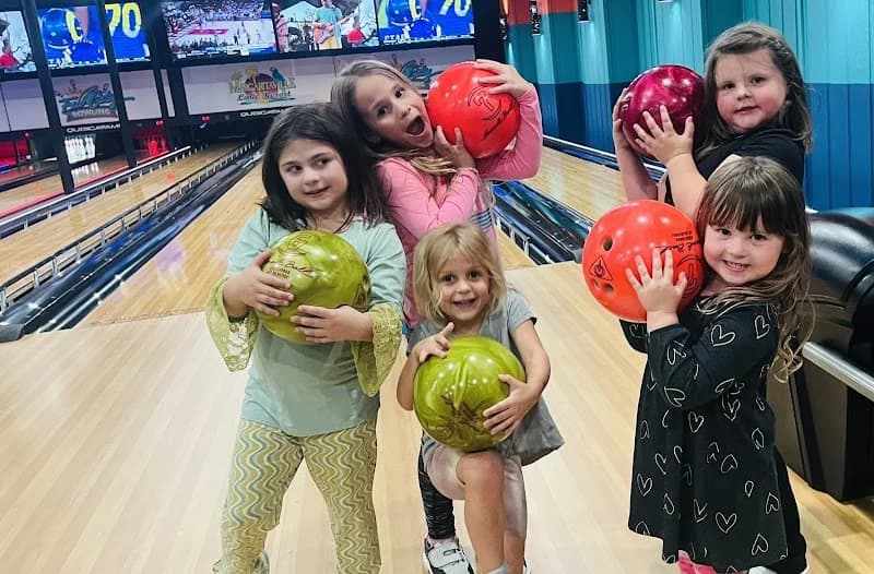Fin City Bowling - Image 6