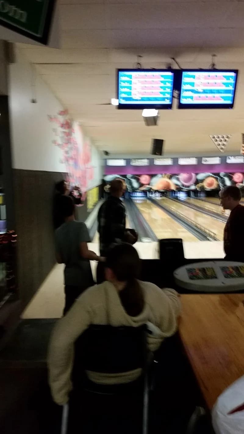 Longshot Lanes Bowling Center - Open Seasonally - Image 7