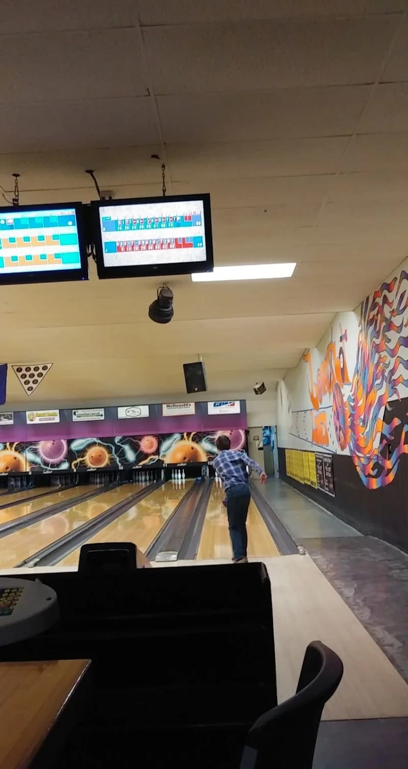 Longshot Lanes Bowling Center - Open Seasonally - Image 8