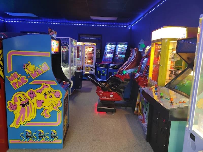 Longshot Lanes Bowling Center - Open Seasonally - Image 10