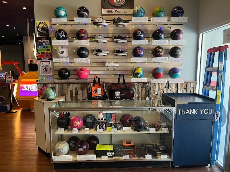 PINS Bowling Alley - Image 4