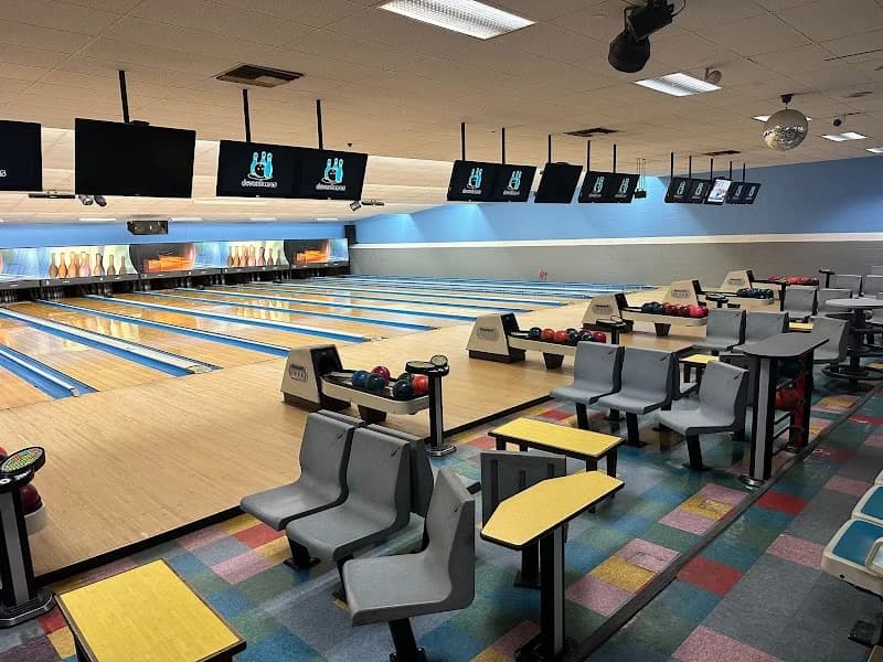 Devon Lanes - Image 3