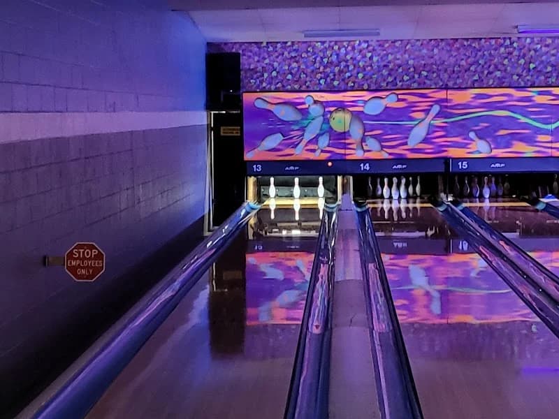 Devon Lanes - Image 9