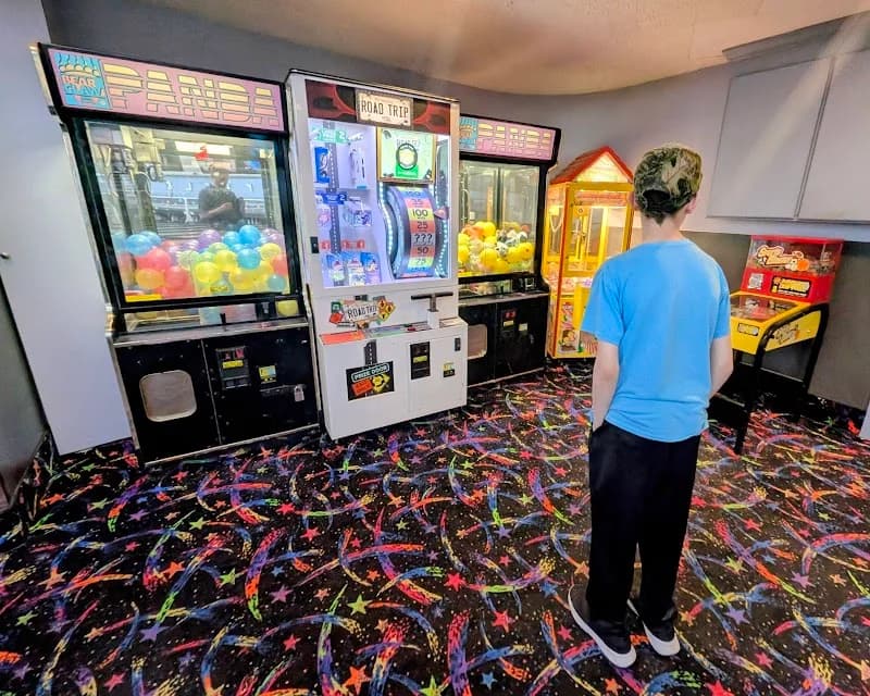 Northfield Lanes - Image 4