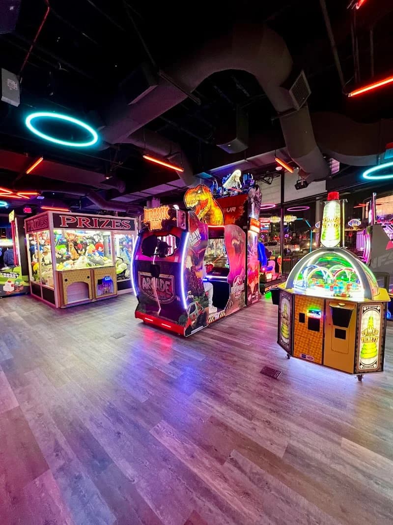 Lucky Strike Beverly Hills - Image 2