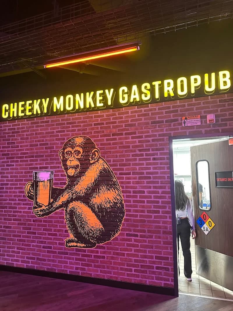 Lucky Strike Beverly Hills - Image 4