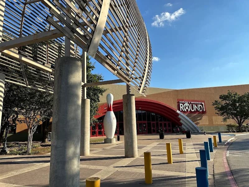 Round1 Bowling & Arcade Grapevine Mills - Image 4