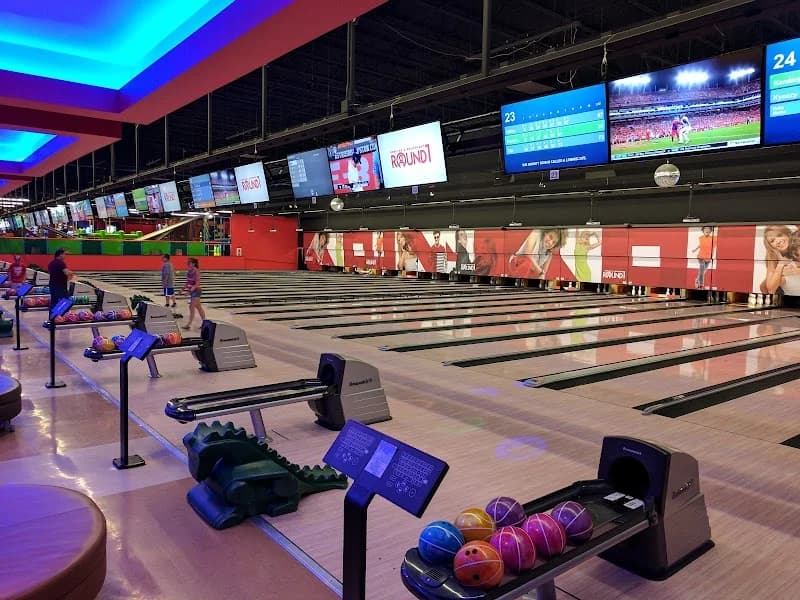 Round1 Bowling & Arcade Grapevine Mills - Image 8