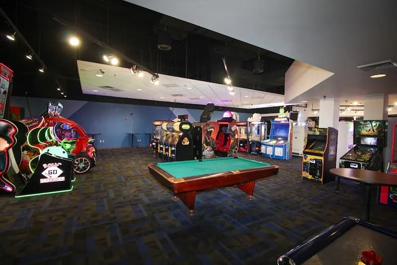 Kingpin Lanes - Image 3