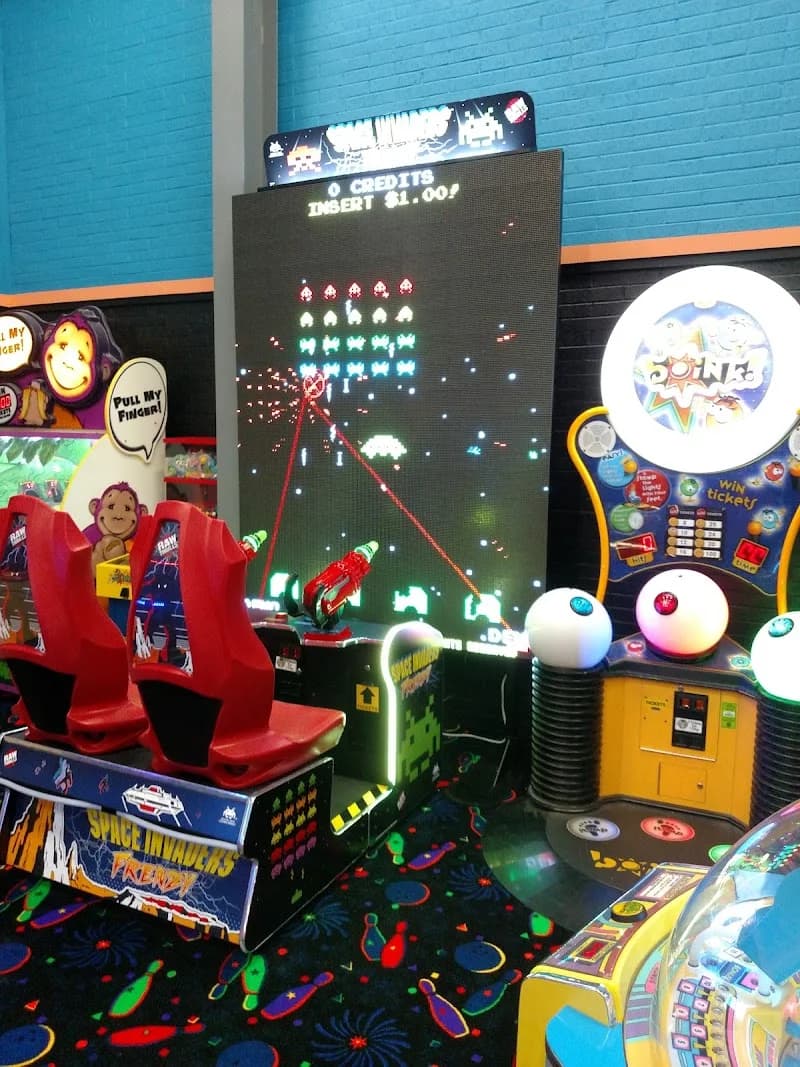 Plaza Lanes - Image 4