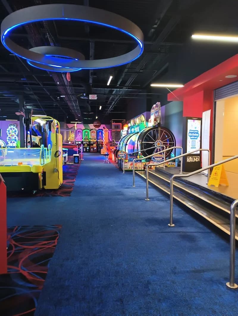 Round1 Bowling & Arcade Southwest Plaza - Image 1