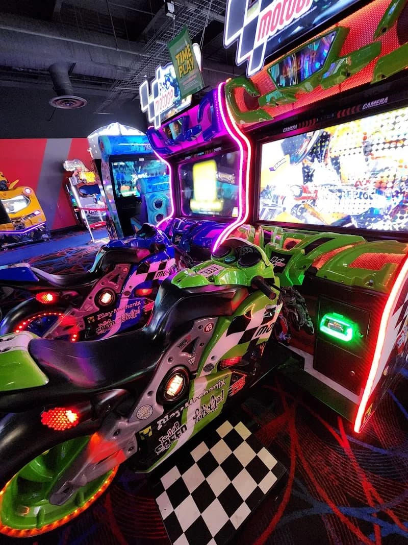 Round1 Bowling & Arcade Southwest Plaza - Image 2