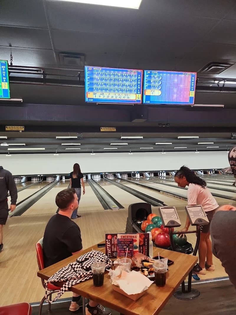 Bowlero Watauga - Image 10