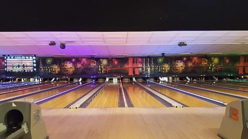 Bowlero Council Bluffs - Image 2
