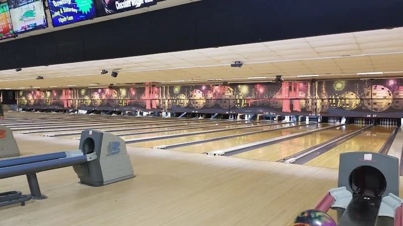 Bowlero Council Bluffs - Image 4